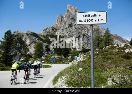 Radfahrer auf der Maratona Dles Dolomites, Italien Stockfoto