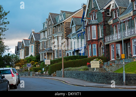 Die Köpfe, eine Reihe von viktorianischen Häuser, die jetzt meist Hotels in Keswick, Cumbria Stockfoto