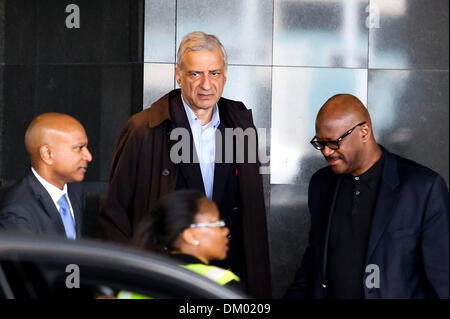 Soweto, Südafrika. 10. Dezember 2013. Commonwealth-Generalsekretär Kamalesh Sharma, kommt am Flughafen OR Tambo vor der Trauerfeier für den früheren Präsidenten Nelson Mandela das FNB-Stadion in Johannesburg, am 10. Dezember 2013 in Soweto, Südafrika stattfinden wird. Der Vater der Nation starb ruhig am Abend des 5. Dezember 2013 in seinem Haus in Houghton mit Familie. Er wird in Qunu für die offiziellen Staatsbegräbnis am 15. Dezember 2013 begraben werden. Bildnachweis: Gallo Bilder/Alamy Live News Stockfoto