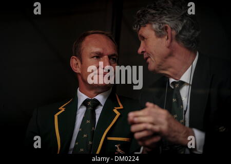 Johannesburg, Südafrika. 10. Dezember 2013. Ehemalige Springbok Rugby Kapitäne, Francois Pienaar und Morne Du Plessis im FNB-Stadion am 10. Dezember 2013 in Johannesburg, Südafrika. Eine öffentliche Trauerfeier für ehemalige südafrikanische Präsident Nelson Mandela ist im FNB-Stadion statt. Viele internationale Staats-, Promis und Royals sind an der Veranstaltung teilnehmen. Bildnachweis: Gallo Bilder/Alamy Live News Stockfoto