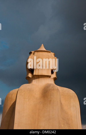 Dachskulptur, Casa Mila oder La Pedrera von Antoni Gaudi, Barcelona, Katalonien, Spanien Stockfoto