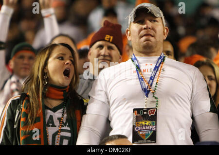 29. Dezember 2009 - Orlando, Florida, USA - 29. Dezember 2009: Miami-Fans sind nicht glücklich mit dem Team im Spiel gegen Wisconsin. Wisconsin Badgers besiegte die Miami Hurricanes 20-14 in der Champs Sport Bowl im Citrus Bowl in Orlando, Florida (Credit-Bild: © Margaret Bowles/Southcreek Global/ZUMApress.com) Stockfoto