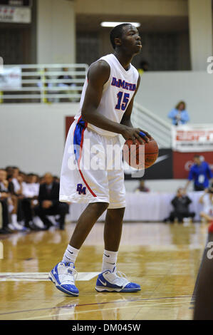 17. Januar 2010 - Springfield, Massachusetts, USA - 18. Januar 2010: DeMatha Catholics Jerian Grant (15) während der Spielaktion in der ersten Hälfte. Mater Dei führt DeMatha katholischen 36 - 31 nach der ersten, die Hälfte im Spalding Hoophall Classic in Blake Arena in Springfield, Massachusetts statt. (Kredit-Bild: © Geoff Bolte/Southcreek Global/ZUMApress.com) Stockfoto