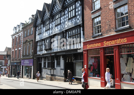 Die High Street im Zentrum der Stadt Whitchurch, Shropshire Stockfoto