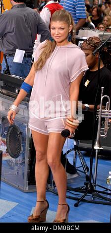 18. April 2002 - K43545AR. NBC '' KONZERTREIHE HEUTE SHOW SOMMER '', FEATURING; DIE BLACK EYED PEAS. . NBC STUDIOS AM ROCKEFELLER CENTER. NEW YORK CITY. .06 / 03 / 2005. ANDREA RENAULT-2005.FERGIE. (Kredit-Bild: © Globe Photos/ZUMAPRESS.com) Stockfoto