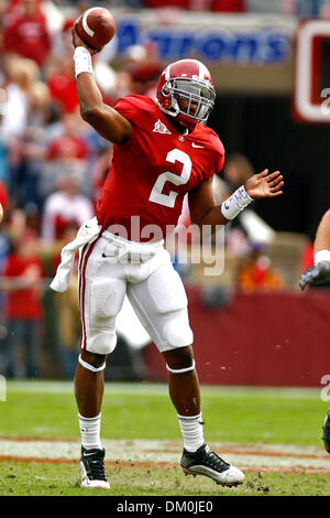 21. November 2009 - Tuscaloosa, Alabama, US - 21November2009: Alabama Quarterback Star Jackson #2 macht seine ersten Durchgang der zweiten Hälfte des Spiels der NCAA Football-Spiel zwischen den CRIMSON TIDE und der UNIVERSITY of TENNESSEE at CHATTANOOGA in Tuscaloosa, Alabama Bryant Denny Stadium gespielt. Die UNIVERSITY of ALABAMA schlagen der UNIVERSITY of TENNESSEE at CHATTANOOGA 45-0. (Credit Stockfoto