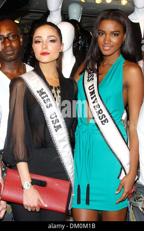 Olivia Culpo Miss USA 2012 und Leila Lopes Miss Universum 2012 Fashion Night Out 2012 – offiziellen FDNY 2013 Kalender der Helden Stockfoto