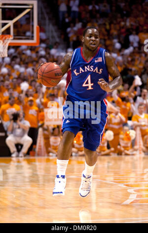 10. Januar 2010 - Knoxville, Tennessee, USA - 10. Januar 2010: The Tennessee Volunteers verärgert die Nummer 1 auf Platz Kansas Jayhawks 76 68 in der Thompson-Boling Arena in Knoxville, TN (Credit-Bild: © Jeremy Brevard/Southcreek Global/ZUMApress.com) Stockfoto