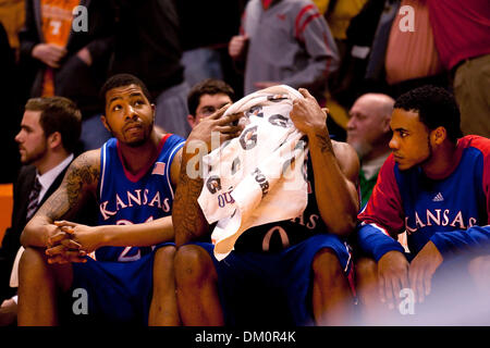 10. Januar 2010 - Knoxville, Tennessee, USA - 10. Januar 2010: The Tennessee Volunteers verärgert die Nummer 1 auf Platz Kansas Jayhawks 76 68 in der Thompson-Boling Arena in Knoxville, TN (Credit-Bild: © Jeremy Brevard/Southcreek Global/ZUMApress.com) Stockfoto