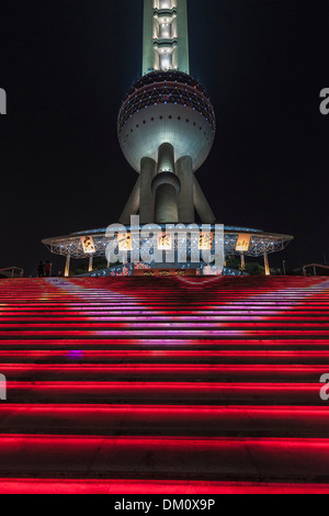 Oriental Pearl Tower in der Nacht, Lujiazui, Pudong, Shanghai, China Stockfoto