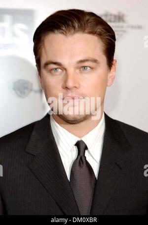 6. Mai 2001 - K40877AR. DIE NEW YORKER PREMIERE VON "DER FLIEGER '' VERANSTALTET VON KODAK UND KEDS AN DIE ZIEGFELD IN NEW YORK AUFTRETEN12BEI / 14 / 2004. ANDREA RENAULT-2004.LEONARDO DICAPRIO (Kredit-Bild: © Globe Photos/ZUMAPRESS.com) Stockfoto