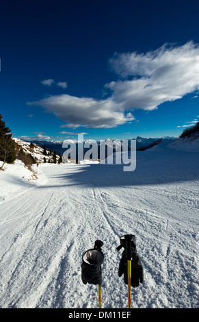 Ein Vormittag auf einer Skipiste auf Dolomiti, Italien Stockfoto