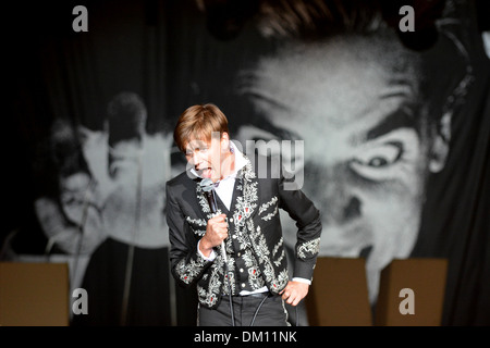 Ruoms: Schwedische Band The Hives auf der Bühne anlässlich des Festivals Aluna auf 2013/06/13 Stockfoto