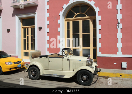 1930er Ford Modell A Coupé, Parque Céspedes, Trinidad, Sancti Spiritus, Kuba, Karibik, Mittelamerika Stockfoto