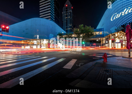 Hong Kong Plaza, Hotspot Xintiandi bei Nacht, Puxi, Shanghai, China Stockfoto