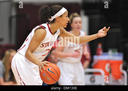 14. Januar 2010 - Stanford, Kalifornien, USA - 14. Januar 2010: Stanford SR Guard Rosalyn Gold-Onwude (21) läuft die Straftat während der Pac-10-Spiel zwischen Stanford University und der Washington State University um Maples Pavillon in Stanford, Kalifornien.  #2 auf Platz Kardinal gerouteten WSU 80-43 in Liga spielen. (Kredit-Bild: © Matt Cohen/Southcreek Global/ZUMApress.com) Stockfoto