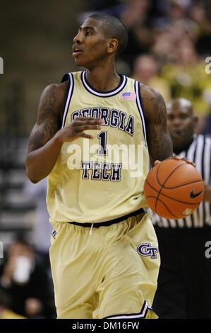 13. Februar 2010 - Winston-Salem, North Carolina, USA - 13. Februar 2010: Iman Shumpert sieht In Spielaktion an Joel Coliseum Winston Salem North Carolina als Georgia Tech Wache für die Steckdose in einem 75-64 aufgeregt, Wake Forest. (Kredit-Bild: © Jim Dedmon/Southcreek Global/ZUMApress.com) Stockfoto