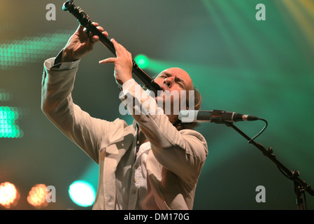 Stadt Quimper (Bretagne) 2013/07/23: Carlos Nunez in Konzert anlässlich des "Festival de Cornouaille" (Cornwall Stockfoto