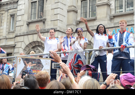 Atmosphäre - Team GB Athleten und Medal Gewinner 2012 Olympischen Feier Parade London England - 10.09.12 Stockfoto