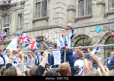 Atmosphäre - Team GB Athleten und Medal Gewinner 2012 Olympischen Feier Parade London England - 10.09.12 Stockfoto