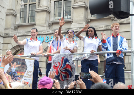 Atmosphäre - Team GB Athleten und Medal Gewinner 2012 Olympischen Feier Parade London England - 10.09.12 Stockfoto