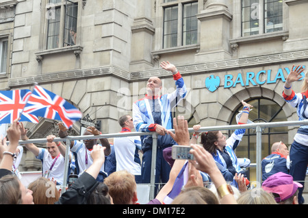 Atmosphäre - Team GB Athleten und Medal Gewinner 2012 Olympischen Feier Parade London England - 10.09.12 Stockfoto