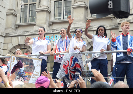 Atmosphäre - Team GB Athleten und Medal Gewinner 2012 Olympischen Feier Parade London England - 10.09.12 Stockfoto