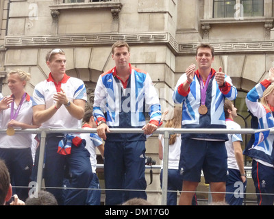 Atmosphäre - Team GB Athleten und Medal Gewinner 2012 Olympischen Feier Parade London England - 10.09.12 Stockfoto