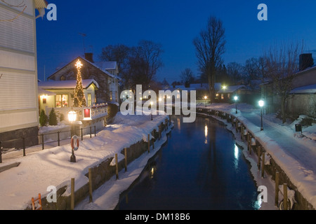 Trosa Stadt Fluss Abendlicht Weihnachtsstimmung Schweden Stockfoto