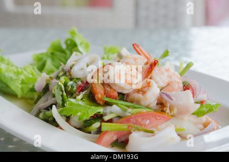 gemischtes Gemüse und Garnelen, Thai würziger Salat Stockfoto