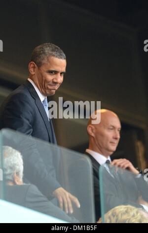 Soweto, Südafrika. 10. Dezember 2013. US-Präsident Barack Obama während der offiziellen Trauerfeier für ehemalige südafrikanische Präsident Nelson Mandela im FNB-Stadion am 10. Dezember 2013 in Soweto, Südafrika. Mehr als 60 Staats gereist nach Südafrika zu besuchen wöchentlich Veranstaltungen zum Gedenken an das Leben des ehemaligen südafrikanischen Präsidenten Nelson Mandela. Herr Mandela verstarb am Abend des 5. Dezember 2013 im Alter von 95 Jahren in seinem Haus in Houghton. Bildnachweis: Gallo Bilder/Alamy Live News Stockfoto