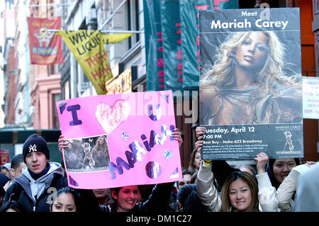 26. Februar 2002 -. K42682AR. MARIAH CAREY CD UNTERZEICHNUNG.'' DIE EMANZIPATION VON MIMI ''. AM BESTEN KAUFEN IN NEW YORK FOSSILIENBÖRSE. .04 / 12 / 2005. ANDREA RENAULT - 2005 (Kredit-Bild: © Globe Photos/ZUMAPRESS.com) Stockfoto