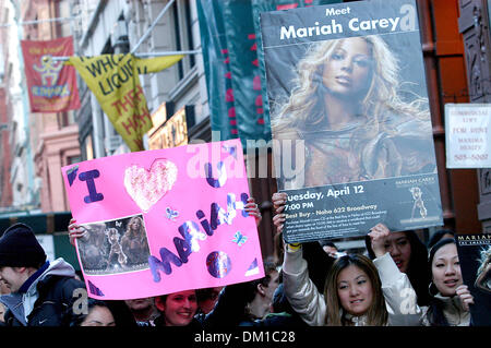 26. Februar 2002 -. K42682AR. MARIAH CAREY CD UNTERZEICHNUNG.'' DIE EMANZIPATION VON MIMI ''. AM BESTEN KAUFEN IN NEW YORK FOSSILIENBÖRSE. .04 / 12 / 2005. ANDREA RENAULT - 2005 (Kredit-Bild: © Globe Photos/ZUMAPRESS.com) Stockfoto