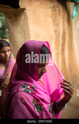 Frau in rosa Sahri - Bundesstaat Bihar, Indien. Stockfoto