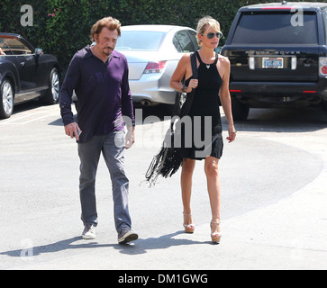 Johnny Hallyday und seine Frau Laeticia Hallyday besuchen Sunset Plaza Los Angeles, Kalifornien - 10.09.12 Stockfoto