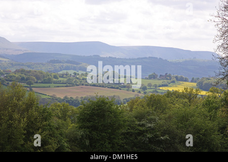 Blick auf den schwarzen Bergen in den Brecon Beacons National Park Wales UK über das Tal bei Whitney on Wye Stockfoto