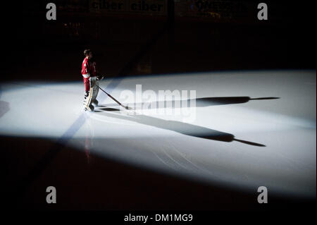 2. Januar 2010 - Denver, Colorado, USA - 2. Januar 2010: Marc Cheverie (1) während der Einführungen vor Denver Spiel gegen die Boston College Eagles während der Wells Fargo Denver Cup in Magness Arena in Denver, Colorado... Obligatorische Credit: Andrew Fielding / Southcreek Global (Kredit-Bild: © Andrew Fielding/Southcreek Global/ZUMApress.com) Stockfoto