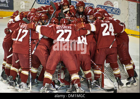 2. Januar 2010 - Denver, Colorado, USA - 2. Januar 2010: Denver kauert vor ihrem Spiel gegen die Boston College Eagles während der Wells Fargo Denver Cup in Magness Arena in Denver, Colorado... Obligatorische Credit: Andrew Fielding / Southcreek Global (Kredit-Bild: © Andrew Fielding/Southcreek Global/ZUMApress.com) Stockfoto