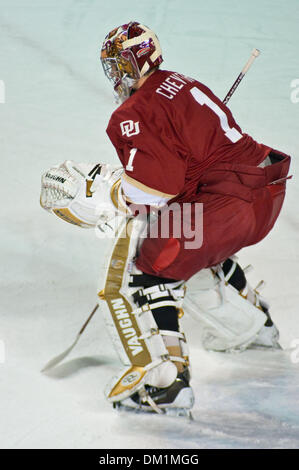 2. Januar 2010 - Denver, Colorado, USA - 2. Januar 2010: Denver Pionier Torwart Marc Cheverie (1) während der Spielaktion gegen die Boston College Eagles während der Wells Fargo Denver Cup in Magness Arena in Denver, Colorado... Obligatorische Credit: Andrew Fielding / Southcreek Global (Kredit-Bild: © Andrew Fielding/Southcreek Global/ZUMApress.com) Stockfoto