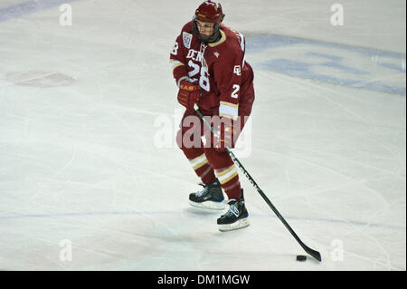 2. Januar 2010 - Denver, Colorado, USA - 2. Januar 2010: Denvers Shawn Ostrow (26) im Spiel Action während der Pioniere Matchup mit dem Boston College Eagles während der Wells Fargo Denver Cup in Magness Arena in Denver, Colorado... Obligatorische Credit: Andrew Fielding / Southcreek Global (Kredit-Bild: © Andrew Fielding/Southcreek Global/ZUMApress.com) Stockfoto