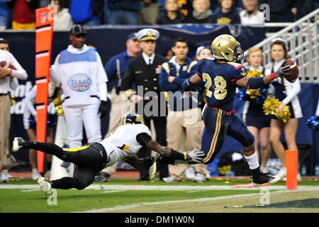 Marine SB Marcus Curry #28 erhält einen Touchdown während der NCAA Football-Spiel zwischen der Naval Academy Midshipmen und die University of Missouri Tigers im Reliant Stadium in Houston, Texas.  Marine schlagen Missouri mit einem Score von 35-13. (Kredit-Bild: © Patrick Grün/Southcreek Global/ZUMApress.com) Stockfoto