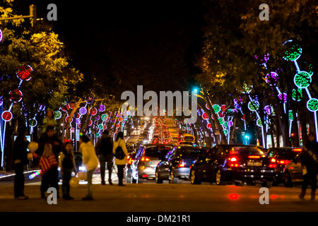 Weihnachtsbeleuchtung in der Avenida da Liberdade, Lissabon, Portugal, Europa Stockfoto