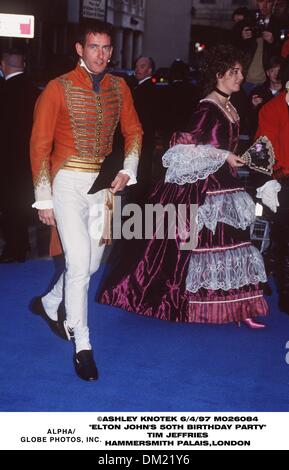 6. April 1997 - London, ENGLAND - 6/4/97 HAMMERSMITH PALAIS, LONDON. " ELTON JOHN'S 50. GEBURTSTAGSPARTY ''. TIM JEFFRIES(Credit Image: © Globe Photos/ZUMAPRESS.com) Stockfoto