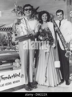 DWAYNE HICKMAN mit Miss Nevada Kathee Francis und Jack so wer in meinem Bett in Thunderbird Hotel in Las Vegas.Supplied von Fotos, inc. schläft (Credit-Bild: © von Globe Fotos, Inc/Globe Photos/ZUMAPRESS.com geliefert) Stockfoto