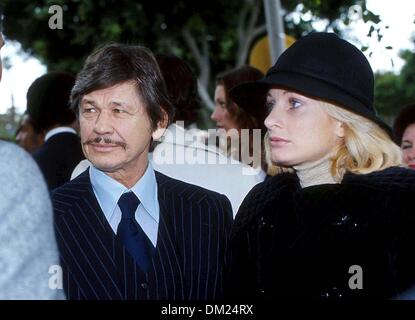 27. Dezember 2002 - G2748.  1977.CHARLES BRONSON JILL IRLAND. BOB-NOBLE / CHARLESBRONSONRETRO (Kredit-Bild: © Globe Photos/ZUMAPRESS.com) Stockfoto