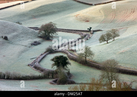 ein Frostiger Morgen mit Blick auf die Straße nach Oborne, Dorset, England Stockfoto
