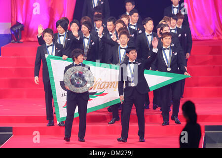 Yokohama Arena, Kanagawa, Japan. 10. Dezember 2013. Sanfrecce Hiroshima Teamgruppe, 10. Dezember 2013 - Fußball / Fußball: J.League Awards 2013 in Yokohama Arena, Kanagawa, Japan. Bildnachweis: YUTAKA/AFLO SPORT/Alamy Live-Nachrichten Stockfoto