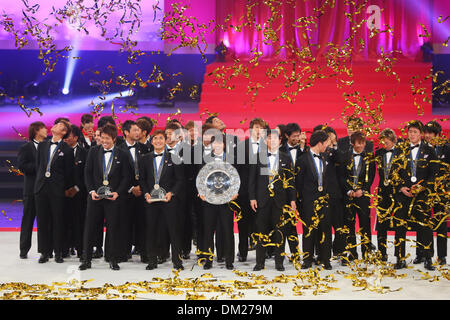 Yokohama Arena, Kanagawa, Japan. 10. Dezember 2013. Sanfrecce Hiroshima Teamgruppe, 10. Dezember 2013 - Fußball / Fußball: J.League Awards 2013 in Yokohama Arena, Kanagawa, Japan. Bildnachweis: YUTAKA/AFLO SPORT/Alamy Live-Nachrichten Stockfoto