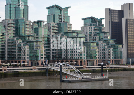 St George Wharf von Vauxhall Bridge Stockfoto