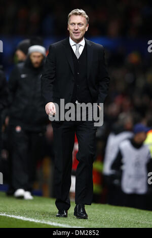 Manchester, UEFA Champions League-Gruppe A Spiel zwischen Manchester United und Schachtjor Donezk im Stadion Old Trafford in Manchester, UK. 10. Dezember 2013. David Moyes, Manager von Manchester United, lächelt nach der UEFA-Champions-League-Gruppe ein Match zwischen Manchester United und Schachtjor Donezk im Stadion Old Trafford in Manchester, England am 10. Dezember 2013. Manchester United gewann 1: 0. Bildnachweis: Wang Lili/Xinhua/Alamy Live-Nachrichten Stockfoto